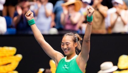 乐鱼网站-李娜教导郑钦文：“简单点就好，不用想太多”