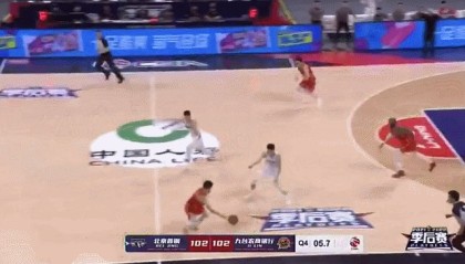 乐鱼平台-琼斯绝杀助吉林开门红 雅尼斯用人赛后引发争议