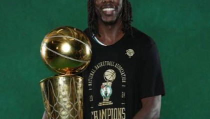 乐鱼平台-奖金126万 ！霍勒迪夺冠感谢绿军总裁，雄鹿后悔吗？