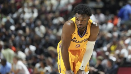 进攻仍需打磨💎！布朗尼上半场8分下半场0分 超远三分绝杀未果