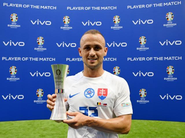 1718652677029019658.jpg 007N9ikngy1hqswu3knuuj32z827ynpe.jpg